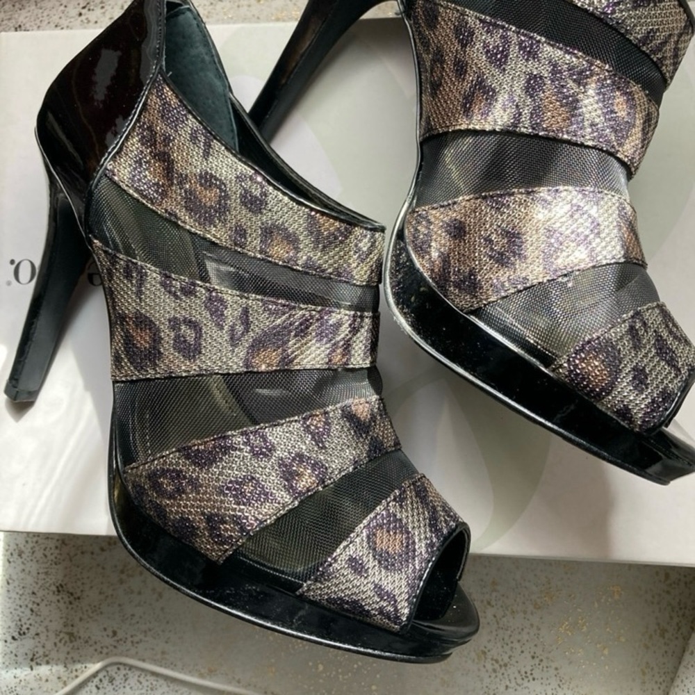 Style & Co. Brown and Black Heels with Sleek Design